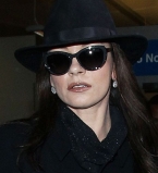 Кэтрин Зета-Джонс попала под прицел папарацци