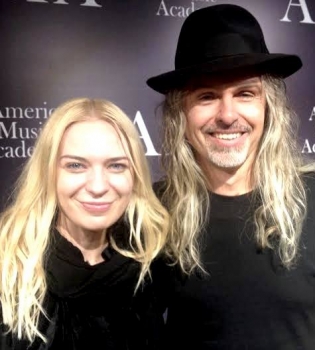 Продюсер Гвен Стефан, Моби и Foo Fighters посетил Киев