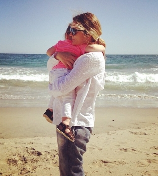 Дрю Берримор опубликовала трогательное фото с дочерью