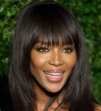 Наоми Кэмпбелл вышла в свет в откровенном платье