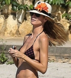 Хайди Клум показала фигуру в бикини