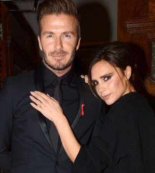 Виктория Бекхэм вышла в свет со своим супругом