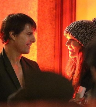 Том Круз закрутил роман с 22-летней ассистенткой