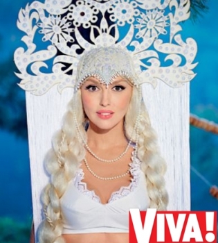 Оля Полякова в кокошнике