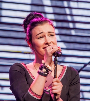 Анастасия Приходько представила новый клип Герої не вмирають