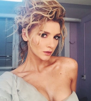 Миша Романова поделилась пикантным фотоснимком