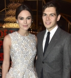 Кира Найтли вышла в свет со своим супругом