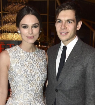 Кира Найтли вышла в свет со своим супругом