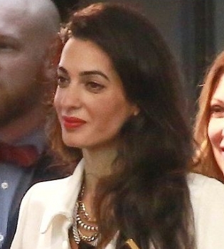 Супруга Джорджа Клуни опровергает информацию о беременности