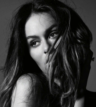 Николь Трунфио полностью обнажилась