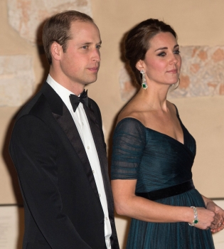 Кейт Миддлтон в третий раз вышла в свет в своем любимом вечернем платье