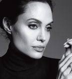 На съемках новой режиссерской работы Анджелина Джоли не успевала поесть