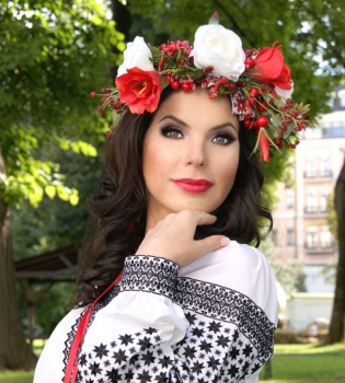 Влада Литовченко и ее цветочные обереги