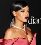 Рианна сразила наповал своей красотой на балу