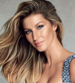 Жизель Бундхен разделась для рекламы обуви