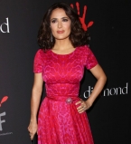 Сальма Хайек подчеркнула осиную талию роскошным платьем