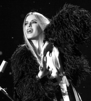 Ольга Горбачева презентовала клип на песню Снег