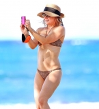 Элисон Ханниган похвасталась спортивной фигурой