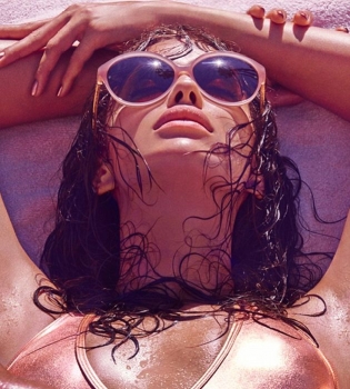 Ирина Шейк в яркой фотосессии