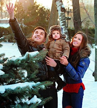 Григорий Решетник с женой и сыном в фотосессии для Viva!