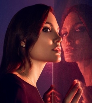 Анджелина Джоли в фотосессии для журнала The Hollywood Reporter