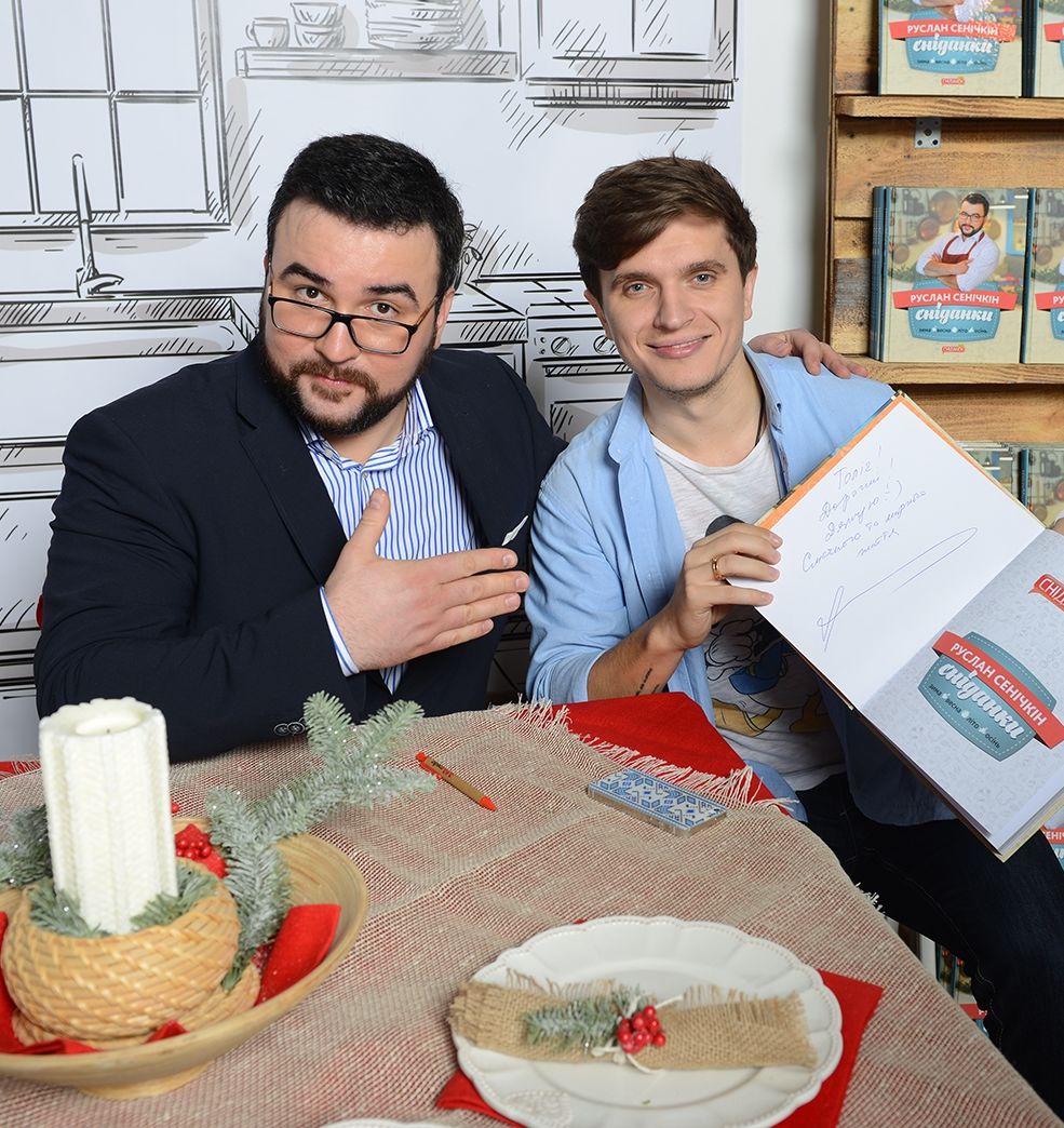Руслан Сеничкин представил свою первую кулинарную книгу