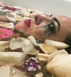 Даша Астафьева поделилась пикантными фото в своем Instagram