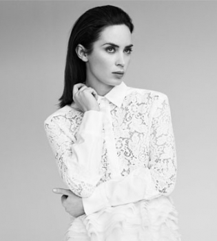 Эмили Блант снялась в новом фотосете для онлайн-глянца