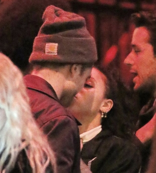 Роберт Паттинсон и Талии Бернетт сходили на романтическое свидание