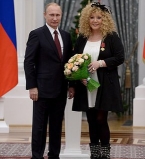Неожиданно: Путин лично вручил Алле Пугачевой государственную награду
