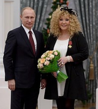 Неожиданно: Путин лично вручил Алле Пугачевой государственную награду