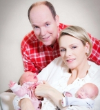 Принц Альберт и его супруга Шарлен показали новорожденных двойняшек