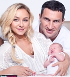 Владимир Кличко и Хайден Панеттьери впервые показали  дочь!