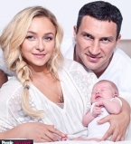 Владимир Кличко лично меняет дочери подгузники