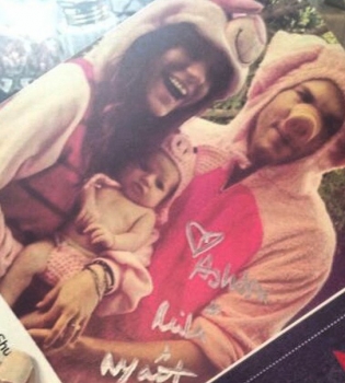 Первые фото очаровательной дочери Милы Кунис и Эштона Катчера