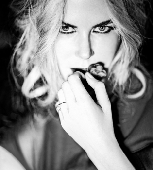 Николь Кидман демонстрирует природную грацию