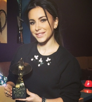 Ани Лорак похвасталась престижной премией Песня года 2014