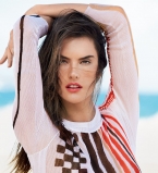 Алессандра Амбросио в десятый раз украшает обложку бразильского Vogue