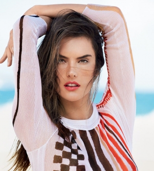 Алессандра Амбросио в десятый раз украшает обложку бразильского Vogue