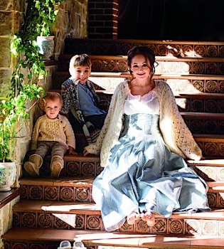 Даша Малахова и ее дети в фотосессии для Viva!