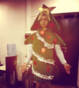 Иван Ургант отвез семью в Америку