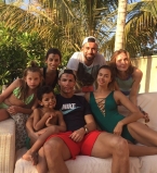 Криштиану Роналду в кругу семьи с невестой Ириной Шейк