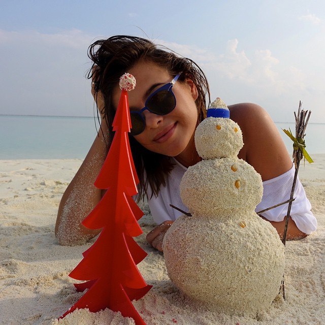 Беременная Елена Темникова празднует Новый год на Мальдивах