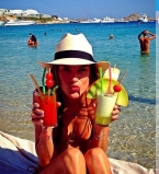 Алессандра Амбросио с мужем и детьми отдыхает в Бразилии