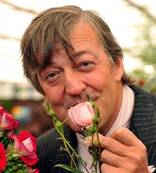 Стивен Фрай готовится к свадьбе с мужчиной