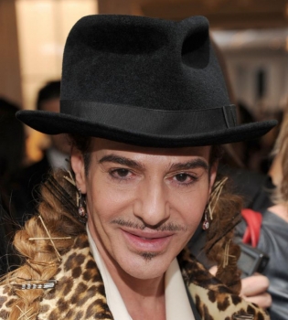 Джон Гальяно устроил в Лондоне первый показ после четырех лет опалы