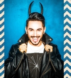 Тимур Родригез снялся в фотосессии с козлом