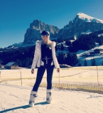 Оля Полякова поехала кататься на лыжах