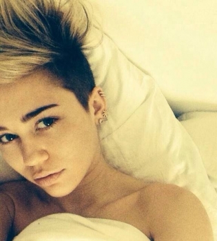 Голая правда: Майли Сайрус в душе (Фото)