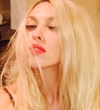 Оля Полякова изменила дату рождения